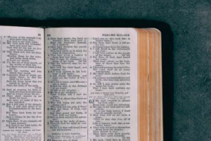 Bible Reading Boosts Mental Well-Being Among Christians, U.K. Survey Says