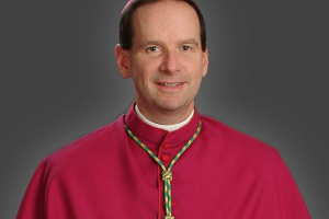 2,800 Catholics sign Traditional Latin Mass petition delivered to Arlington bishop