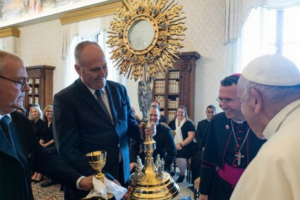 Pope Francis tells American priests: ‘Do not leave the Lord of the tabernacle alone’