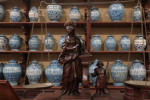 Catholic Pharmacists – Faith at Work: The Benedictine apothecary of the Pope’s collections