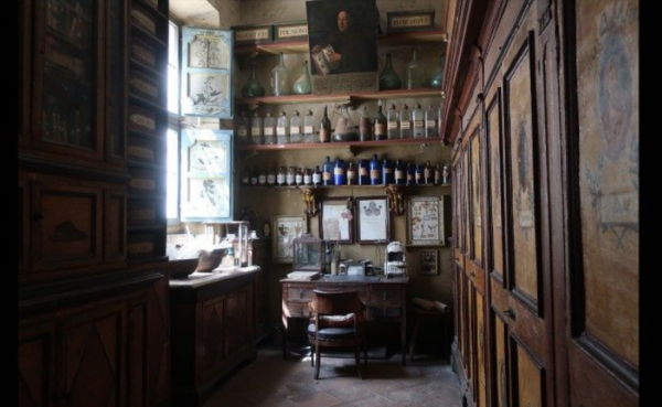 Catholic Pharmacists - Faith at Work: The Benedictine apothecary of the Pope's collections